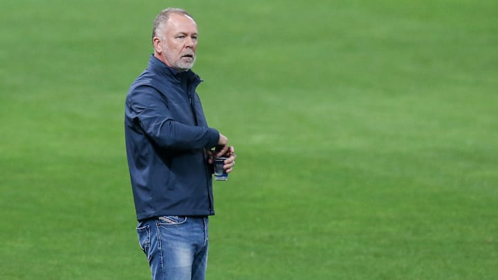 Mano Menezes é o favorito da diretoria do Internacional, que procura um novo treinador desde a saída de Alexander Medina. 