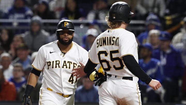 Pittsburgh Pirates first baseman Carlos Santana (41)