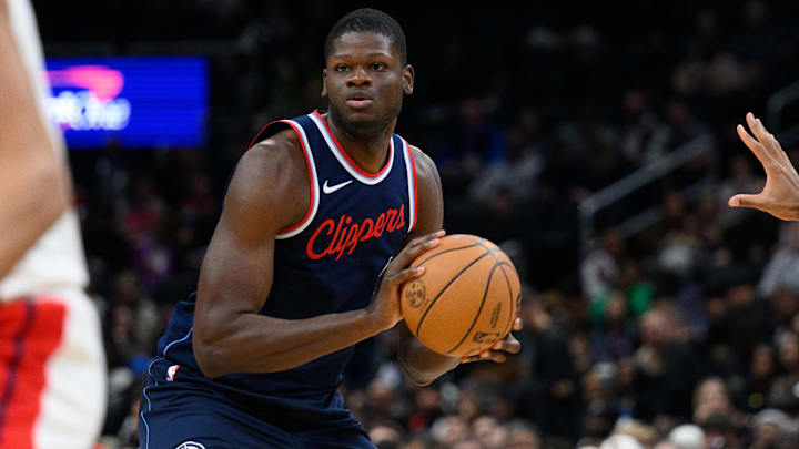 Nov 27, 2024; Washington, District of Columbia, USA; LA Clippers center Mo Bamba (4) looks to pass the ball during the fourth quarter against the Washington Wizards at Capital One Arena. Mandatory Credit: Reggie Hildred-Imagn Images
