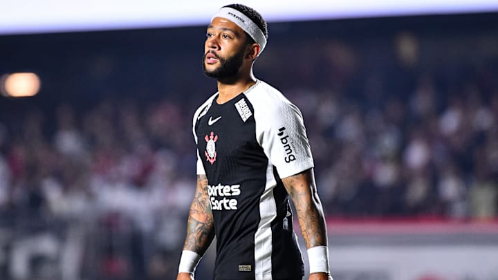 Memphis recebe cerca de R$ 3 milhões por mês de salário, fora premiações extras por metas atingidas Memphis recebe cerca de R$ 3 milhões por mês de salário, fora premiações extras por metas atingidas