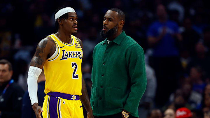 Jarred Vanderbilt y LeBron James son dos teóricos titulares en estos Lakers 