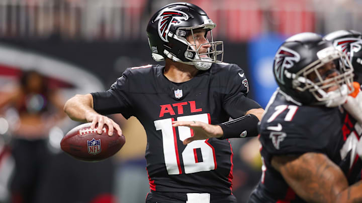Oct 26, 2025; Atlanta, Georgia, USA; Atlanta Falcons quarterback Kirk Cousins (18) throws a pass against the Miami Dolphins in the fourth quarter at Mercedes-Benz Stadium. Mandatory Credit: Brett Davis-Imagn Images
 Oct 26, 2025; Atlanta, Georgia, USA; Atlanta Falcons quarterback Kirk Cousins (18) throws a pass against the Miami Dolphins in the fourth quarter at Mercedes-Benz Stadium. Mandatory Credit: Brett Davis-Imagn Images