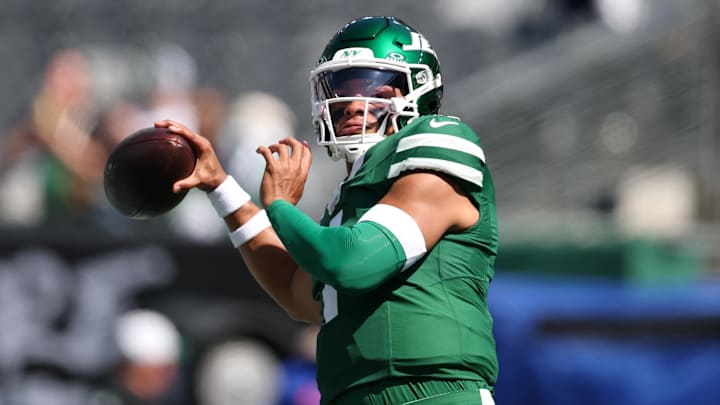 Sep 14, 2025; East Rutherford, New Jersey, USA; New York Jets quarterback Justin Fields (7) practices before the game against the Buffalo Bills at MetLife Stadium. Mandatory Credit: Vincent Carchietta-Imagn Images