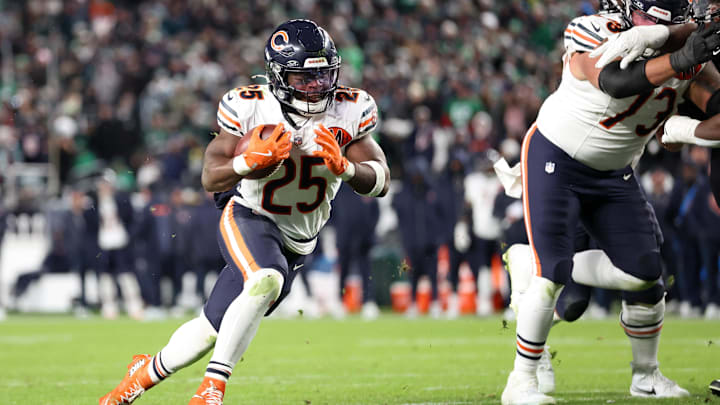 Nov 28, 2025; Philadelphia, Pennsylvania, USA; Chicago Bears running back Kyle Monangai (25) carries the ball for a touchdown against the Philadelphia Eagles during the fourth quarter of the game at Lincoln Financial Field. Mandatory Credit: Bill Streicher-Imagn Images Nov 28, 2025; Philadelphia, Pennsylvania, USA; Chicago Bears running back Kyle Monangai (25) carries the ball for a touchdown against the Philadelphia Eagles during the fourth quarter of the game at Lincoln Financial Field. Mandatory Credit: Bill Streicher-Imagn Images