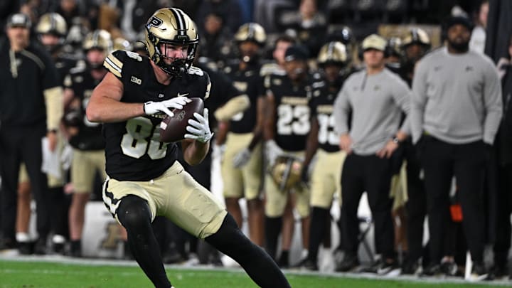 Purdue Boilermakers tight end Max Klare (86) catches a pass