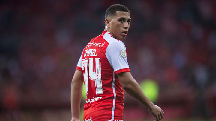 Garoto vai se transferir para o futebol árabe