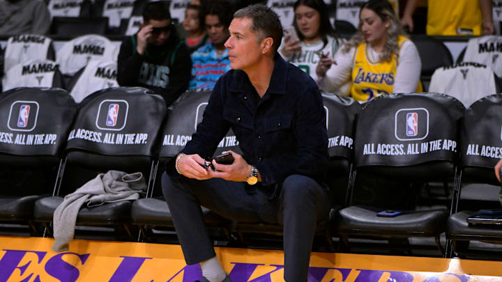 El gerente general de Los Angeles Lakers, Rob Pelinka, ha visto en los Celtics a un posible sustituto de Darvin Ham como entrenador en jefe de su equipo
