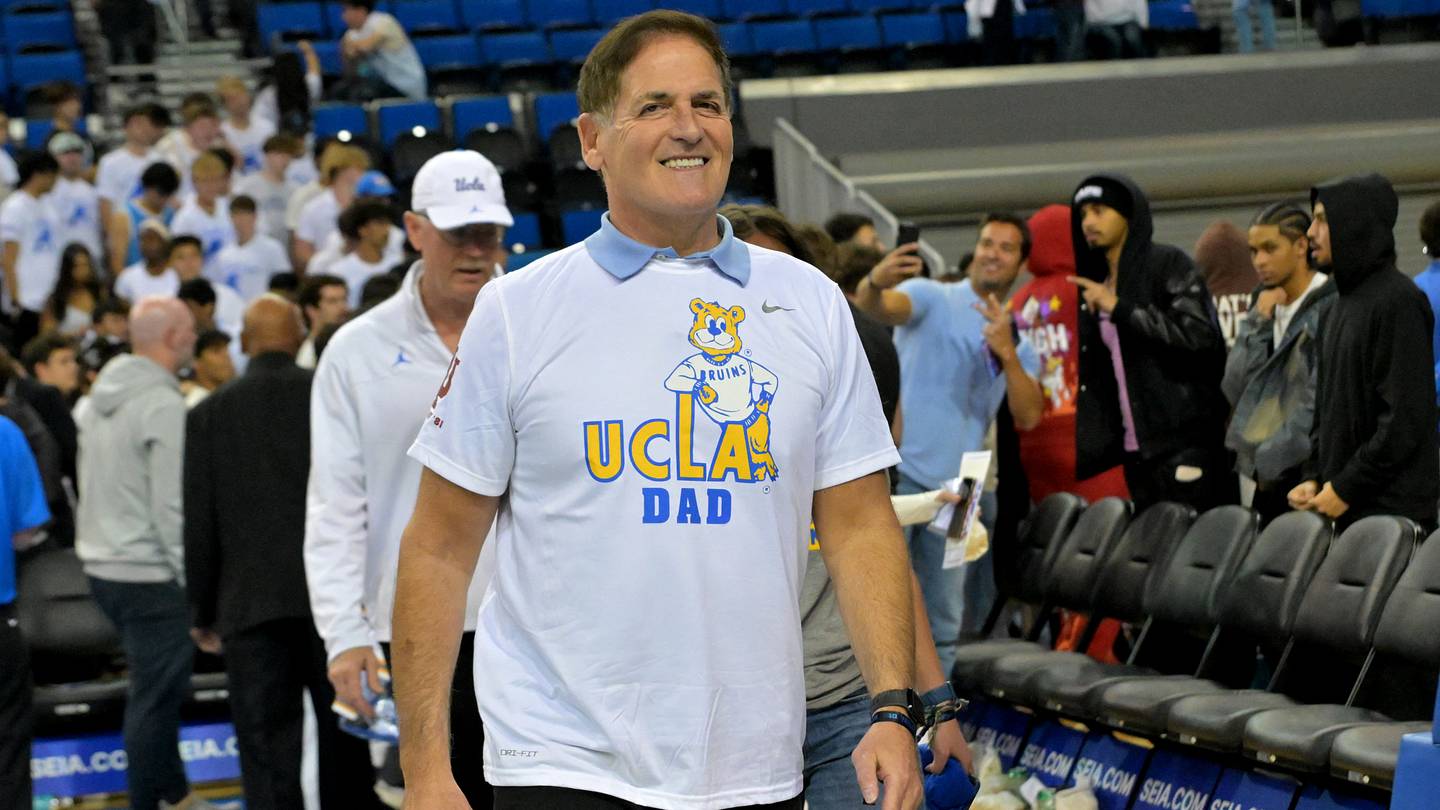 Mark Cuban, Jerry Jones 'Open' to Mavericks Owner Buying Stake in Cowboys