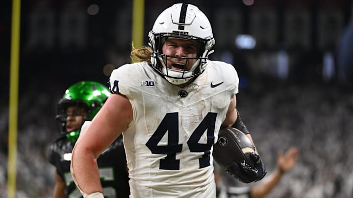 Dec 7, 2024; Indianapolis, IN, USA; Penn State Nittany Lions tight end Tyler Warren (44) runs for a gain against the Oregon Ducks during the second quarter in the 2024 Big Ten Championship game at Lucas Oil Stadium. Mandatory Credit: Robert Goddin-Imagn Images