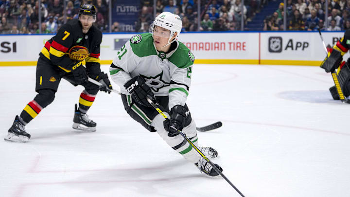 Mar 28, 2024; Vancouver, British Columbia, CAN; Dallas Stars forward Jason Robertson (21) handles the puck against the Vancouver Canucks in the second period at Rogers Arena. Mandatory Credit: Bob Frid-Imagn Images