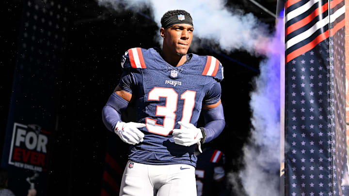 Nov 2, 2025; Foxborough, Massachusetts, USA; New England Patriots safety Craig Woodson (31) runs out of the tunnel before a game against the Atlanta Falcons at Gillette Stadium. Mandatory Credit: Eric Canha-Imagn Images Nov 2, 2025; Foxborough, Massachusetts, USA; New England Patriots safety Craig Woodson (31) runs out of the tunnel before a game against the Atlanta Falcons at Gillette Stadium. Mandatory Credit: Eric Canha-Imagn Images
