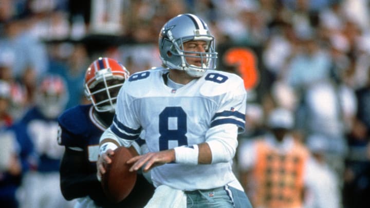 Dallas Cowboys quarterback Troy Aikman sets up to pass against the Buffalo Bills in Super Bowl 27