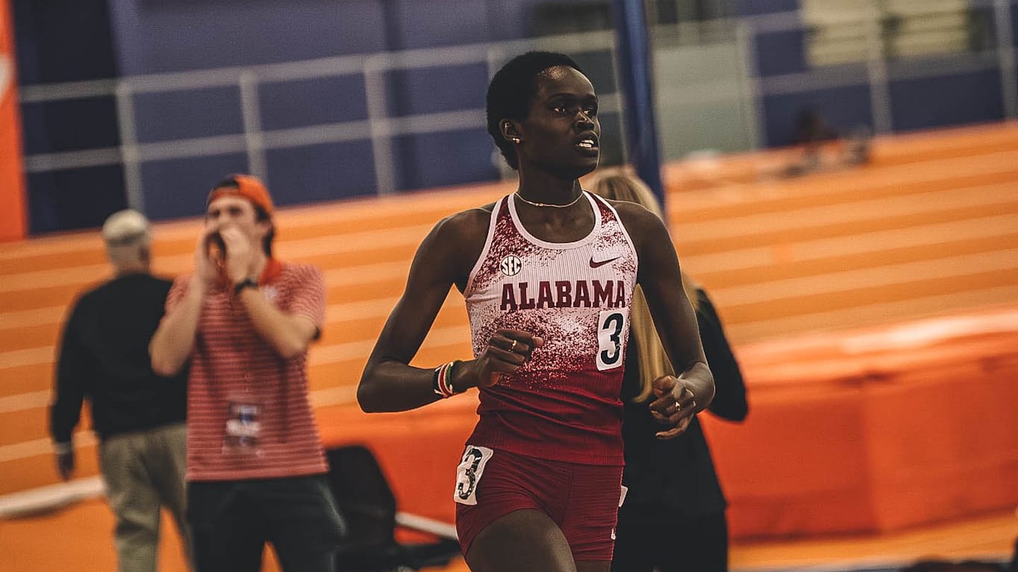 Alabama Star Runner Sets New Women's Mile Record: Roll Call