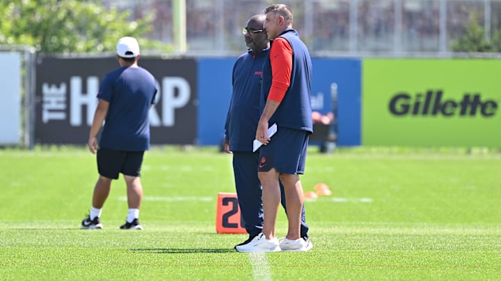 Jul 28, 2025; Foxborough, MA, USA; New England Patriots head coach Mike Vrabel (red sleeves) and defensive coordinator Terrell Williams watch players during training camp at Gillette Stadium. Mandatory Credit: Eric Canha-Imagn Images Jul 28, 2025; Foxborough, MA, USA; New England Patriots head coach Mike Vrabel (red sleeves) and defensive coordinator Terrell Williams watch players during training camp at Gillette Stadium. Mandatory Credit: Eric Canha-Imagn Images