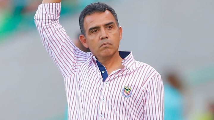 El técnico de Chivas, Ricardo Cadena, no ha podido conocer la victoria en el Apertura 2022. El técnico de Chivas, Ricardo Cadena, no ha podido conocer la victoria en el Apertura 2022.