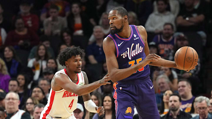 Feb 29, 2024; Phoenix, Arizona, USA; Houston Rockets guard Jalen Green (4) guards Phoenix Suns forward Kevin Durant (35) during the first half at Footprint Center. Mandatory Credit: Joe Camporeale-Imagn Images Feb 29, 2024; Phoenix, Arizona, USA; Houston Rockets guard Jalen Green (4) guards Phoenix Suns forward Kevin Durant (35) during the first half at Footprint Center. Mandatory Credit: Joe Camporeale-Imagn Images