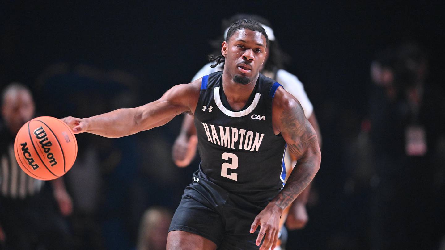 Charleston Cougars Eye Fourth Straight Win Against Struggling Hampton