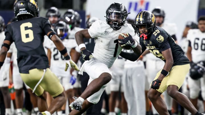 Richmond Randle's Landen Williams-Callis runs for yardage against Dallas South Oak Cliff in last year's state championship game. In Week 3 this week, Williams-Callis had 6 rushing touchdowns. 