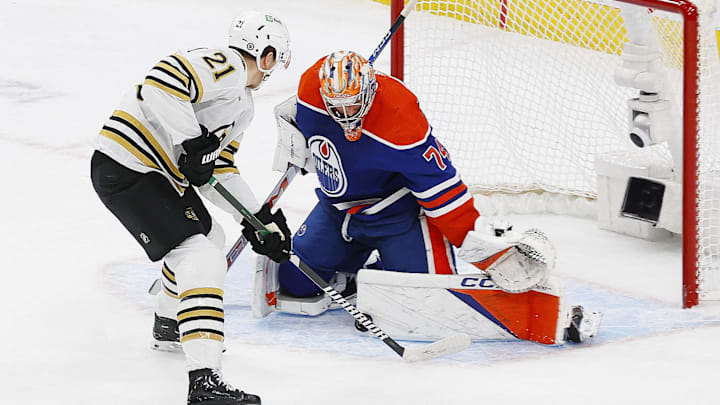 Edmonton Oilers goaltender Stuart Skinner (74) makes a save