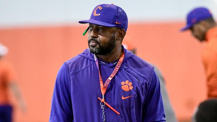 Four-star CB Kahmaree Crumity has released his Top 10 schools, including Clemson among the bunch after receiving an offer last month. Four-star CB Kahmaree Crumity has released his Top 10 schools, including Clemson among the bunch after receiving an offer last month.