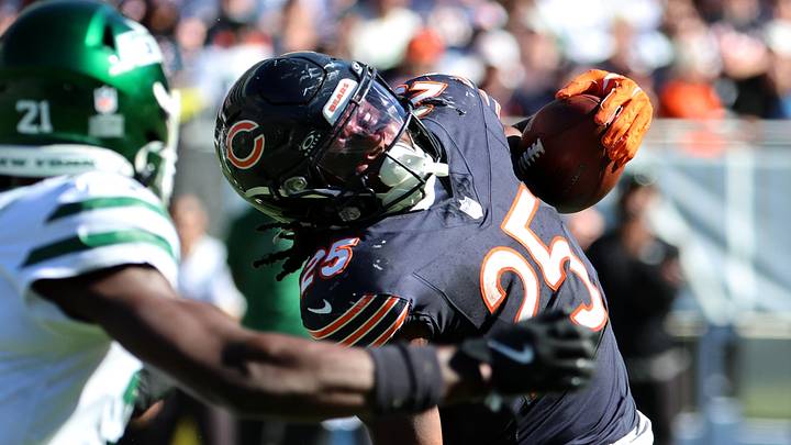 Oct 4, 2026; Chicago, Illinois, USA; Chicago Bears running back Kyle Monangai (25) runs with the ball against the New York Jets during the second half at Soldier Field. Oct 4, 2026; Chicago, Illinois, USA; Chicago Bears running back Kyle Monangai (25) runs with the ball against the New York Jets during the second half at Soldier Field.