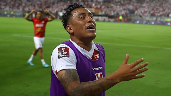 Cueva deu assistência para um dos gols na vitória sobre o Paraguai