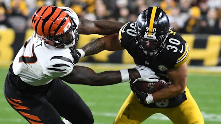 Bet on the Steelers to lean on Jaylen Warren in NFL Week 18 action against the Bengals.