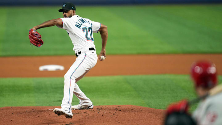 Sandy Alcántara estaría en el radar de tres equipos de peso, quienes podrían negociar con los Marlins