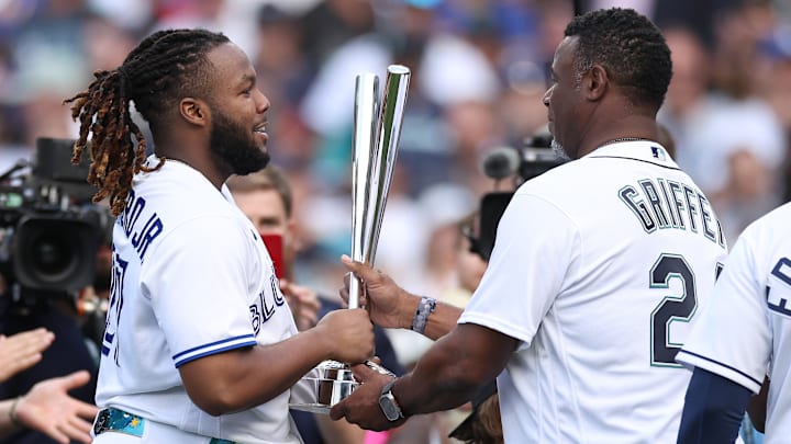 Vladimir Guerrero Jr. receives home run trophy from Mariners legend Ken Griffey Jr.