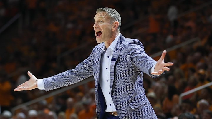 Mar 1, 2025; Knoxville, Tennessee, USA; Alabama Crimson Tide head coach Nate Oats during the first half against the Tennessee Volunteers at Thompson-Boling Arena at Food City Center. Mandatory Credit: Randy Sartin-Imagn Images Mar 1, 2025; Knoxville, Tennessee, USA; Alabama Crimson Tide head coach Nate Oats during the first half against the Tennessee Volunteers at Thompson-Boling Arena at Food City Center. Mandatory Credit: Randy Sartin-Imagn Images