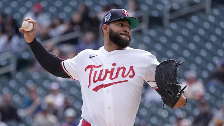 Apr 15, 2026; Minneapolis, Minnesota, USA; Minnesota Twins relief pitcher Simeon Woods Richardson throws to the Boston Red Sox in the second inning at Target Field. Mandatory Credit: Bruce Kluckhohn-Imagn Images Apr 15, 2026; Minneapolis, Minnesota, USA; Minnesota Twins relief pitcher Simeon Woods Richardson throws to the Boston Red Sox in the second inning at Target Field. Mandatory Credit: Bruce Kluckhohn-Imagn Images