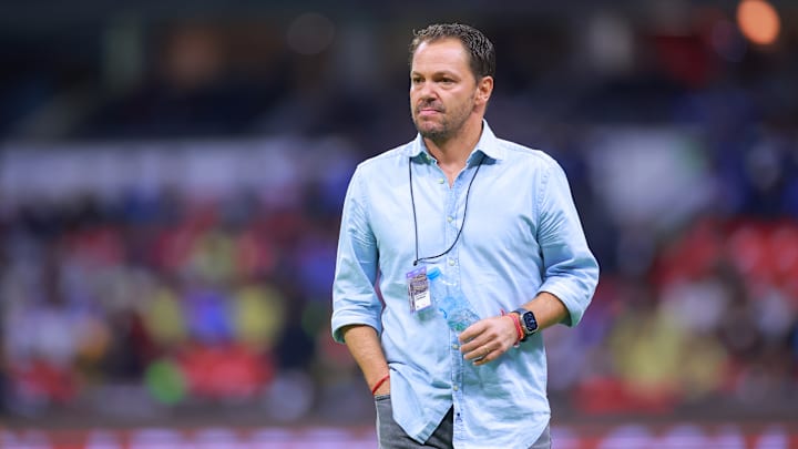 La afición azulcrema pide la salida de Santiago Baños 