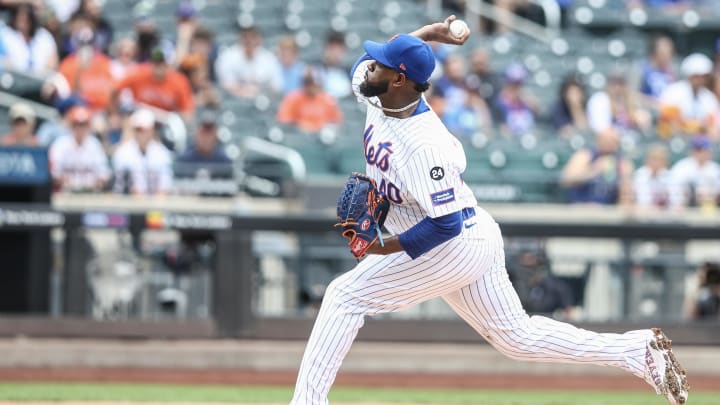 Jun 30, 2024; New York City, New York, USA;  New York Mets starting pitcher Luis Severino (40) pitches in the first inning against the Houston Astros at Citi Field. Mandatory Credit: Wendell Cruz-USA TODAY Sports