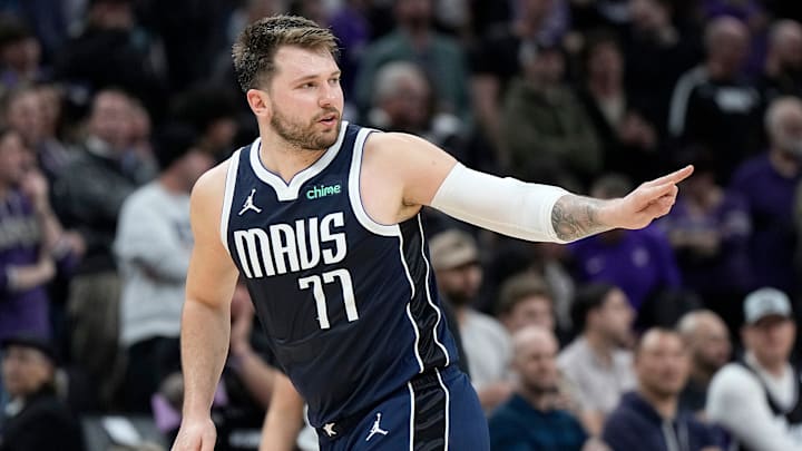 Dallas Mavericks v Sacramento Kings