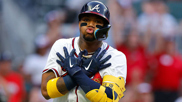 Acuña Jr. celebró con el particular gesto de Trae Young