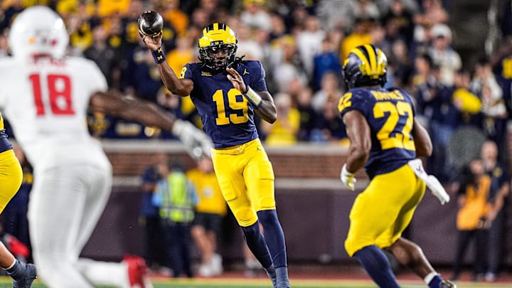 Michigan quarterback Bryce Underwood (19) makes a pass against running back Justice Haynes (22) against New Mexico during the second half at Michigan Stadium in Ann Arbor on Saturday, August 30, 2025.