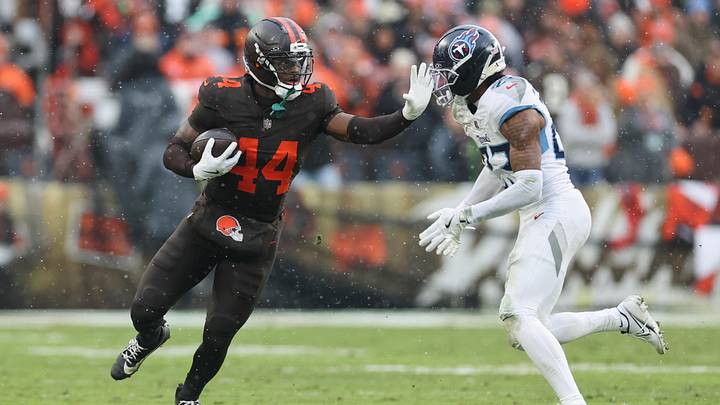 Dec 7, 2025; Cleveland, Ohio, USA; Cleveland Browns tight end Harold Fannin Jr. (44) runs with the ball against Tennessee Titans safety Kevin Winston Jr. (23) during the second quarter at Huntington Bank Field. Mandatory Credit: Scott Galvin-Imagn Images Dec 7, 2025; Cleveland, Ohio, USA; Cleveland Browns tight end Harold Fannin Jr. (44) runs with the ball against Tennessee Titans safety Kevin Winston Jr. (23) during the second quarter at Huntington Bank Field. Mandatory Credit: Scott Galvin-Imagn Images