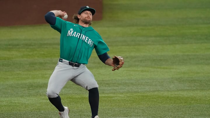Apr 8, 2026; Arlington, Texas, USA; Seattle Mariners second baseman Brendan Donovan (33) throws to first base during the fifth inning against the Texas Rangers at Globe Life Field. Mandatory Credit: Raymond Carlin III-Imagn Images Apr 8, 2026; Arlington, Texas, USA; Seattle Mariners second baseman Brendan Donovan (33) throws to first base during the fifth inning against the Texas Rangers at Globe Life Field. Mandatory Credit: Raymond Carlin III-Imagn Images