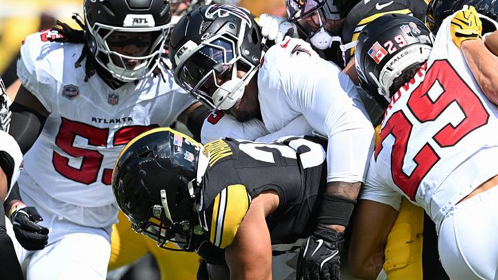Atlanta Falcons defensive tackle Gervon Dexter Sr. tackles Pittsburgh Steelers running back Jaylen Warren (30) during the first quarter at Acrisure Stadium. Mandatory Credit: Barry Reeger-Imagn Images Atlanta Falcons defensive tackle Gervon Dexter Sr. tackles Pittsburgh Steelers running back Jaylen Warren (30) during the first quarter at Acrisure Stadium. Mandatory Credit: Barry Reeger-Imagn Images