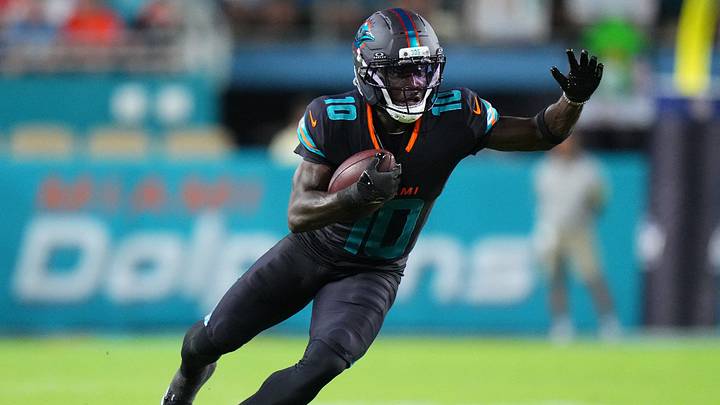 Miami Dolphins wide receiver Tyreek Hill (10) makes a catch against the New York Jets during the first half at Hard Rock Stadium. Mandatory Credit: Rich Storry-Imagn Images