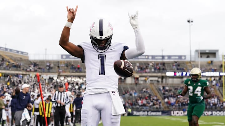  UConn Huskies quarterback Ta'Quan Roberson (1)