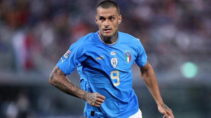 Gianluca Scamacca serait ciblé par le PSG.