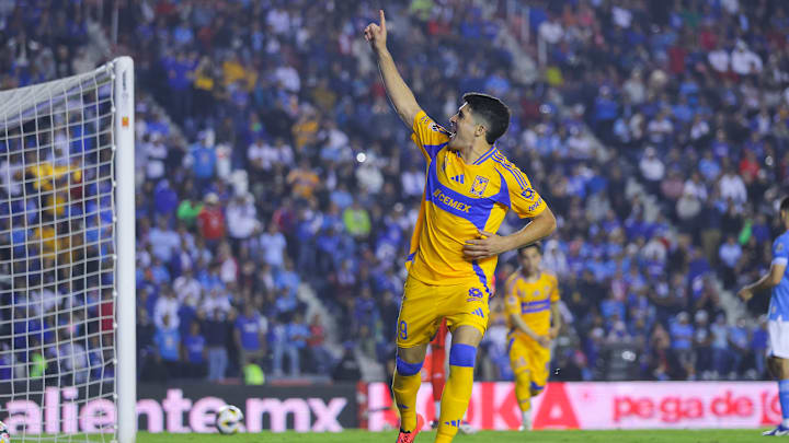 Cruz Azul v Tigres UANL - Torneo Apertura 2024 Liga MX