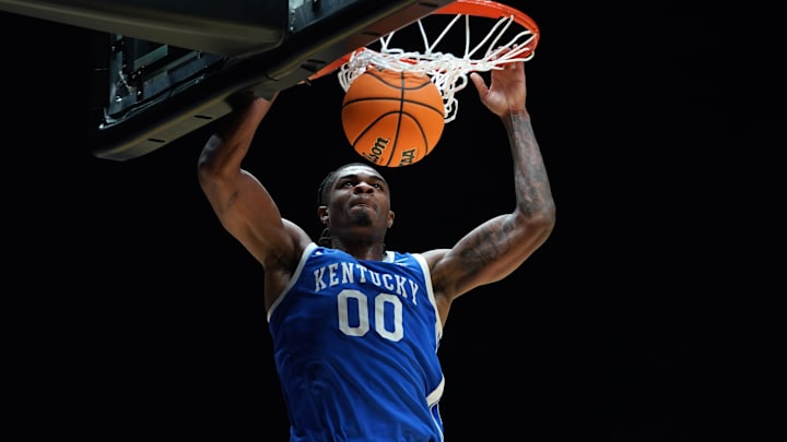 Mar 28, 2025; Indianapolis, IN, USA; Kentucky Wildcats guard Otega Oweh (00) dunks the ball against the Tennessee Volunteers in the second half during a Midwest Regional semifinal of the 2025 NCAA tournament at Lucas Oil Stadium. Mandatory Credit: Robert Goddin-Imagn Images
