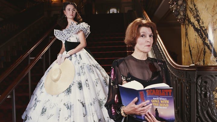 Author Alexandra Ripley (R) poses with 'Scarlett,' her sequel to 'Gone With the Wind.'