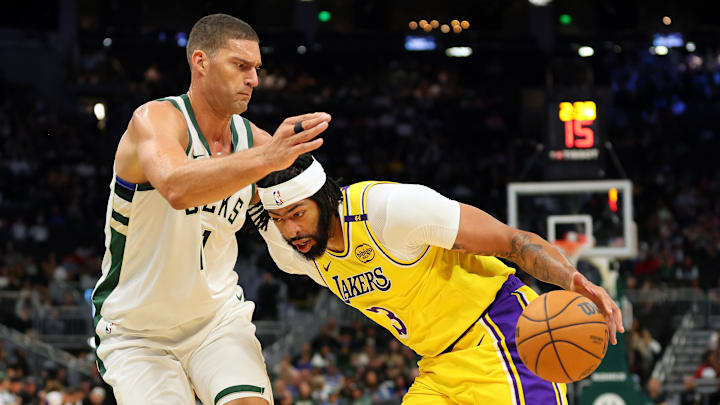 Brook Lopez y Anthony Davis podrían integrar el frontcourt de Los Angeles Lakers en menos de un mes