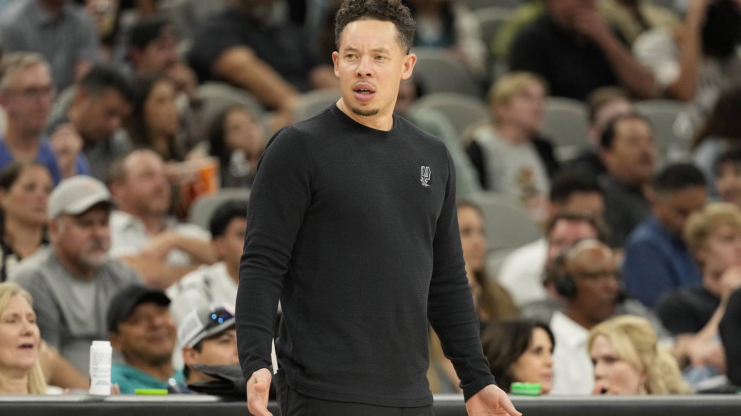 The 3-point jump two Spurs must make—or risk losing big minutes