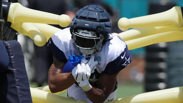 Dallas Cowboys running back Jaydon Blue carries the ball at training camp.