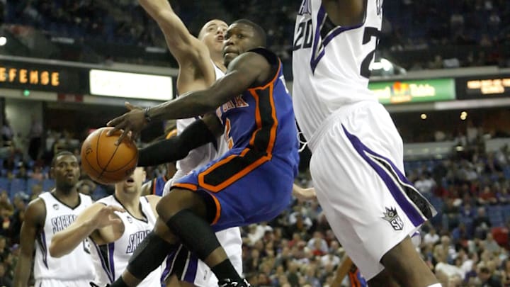 November 25, 2009; Sacramento, CA, USA; New York Knicks guard Nate Robinson (2) prepares to pass the ball against the Sacramento Kings in the first half at Arco Arena. The Kings defeated the Knicks 111-97. Mandatory Credit: Cary Edmondson-Imagn Images