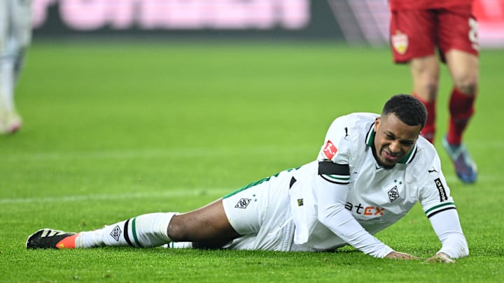 Alassane Plea musste gegen den VfB angeschlagen raus Alassane Plea musste gegen den VfB angeschlagen raus